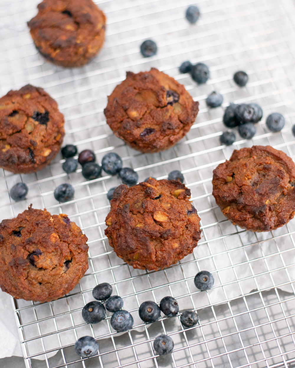 vegan-blueberry-walnut-pumpkin-seed-muffins-healthy-breakfast-muffin-3